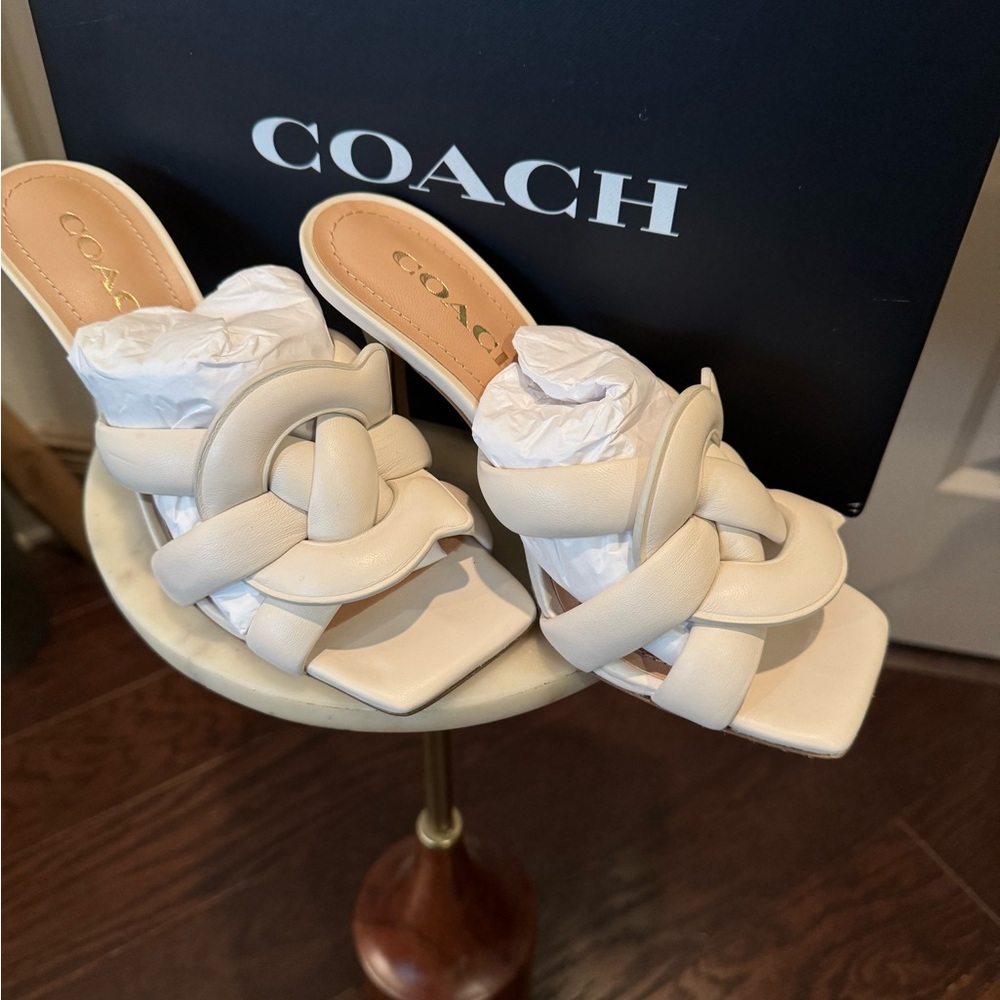 Coach Kellie Sandal 🤍